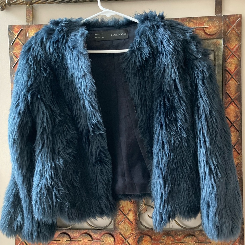 zara size small zip up cropped jacket